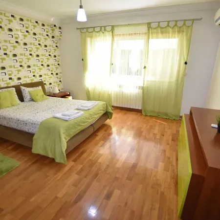 2 Bedroom City Center W/ Terrace