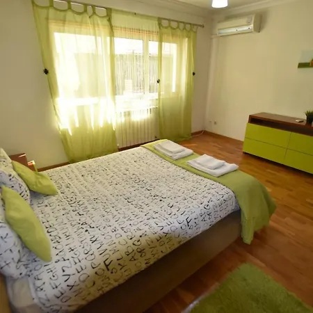 2 Bedroom City Center W/ Terrace