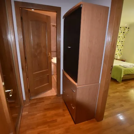 Apartment 2 Bedroom City Center W/ Terrace *
