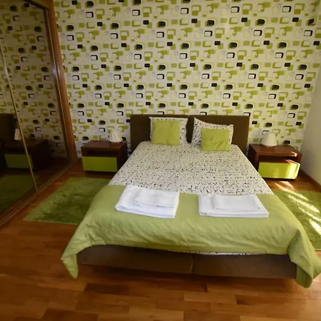2 Bedroom City Center W/ Terrace